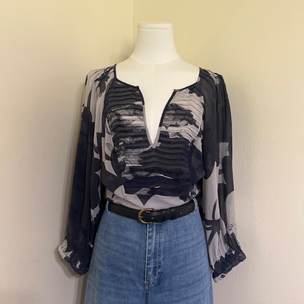 Banana Republic Silk Floral Tunic Blouse Navy Grey V-Neck Pleated XL